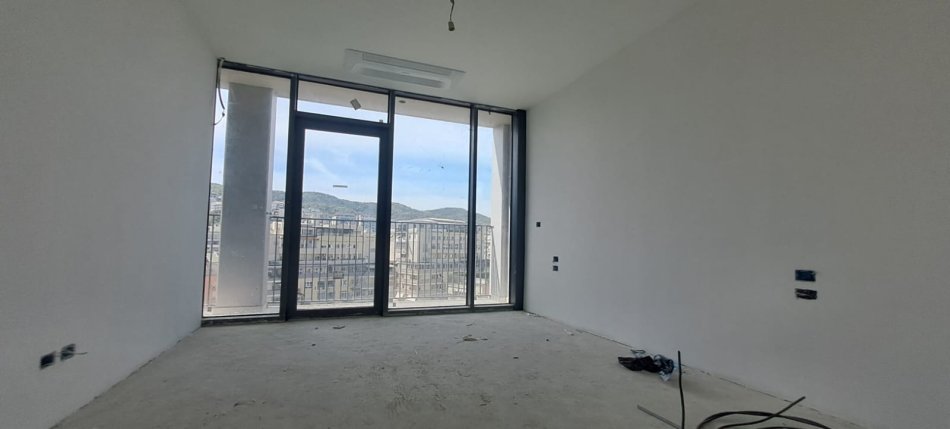 SHITET APARTAMENT 3+1+2POSTE PARKIMI NE LAKE VIEW