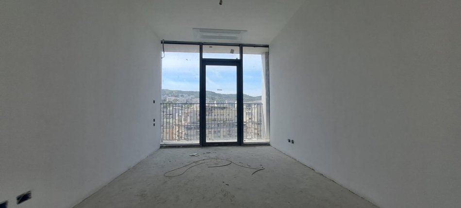 SHITET APARTAMENT 3+1+2POSTE PARKIMI NE LAKE VIEW