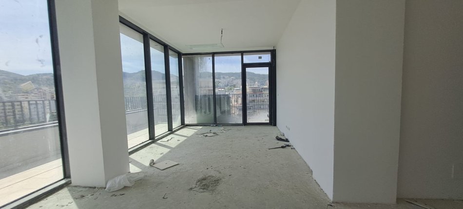 SHITET APARTAMENT 3+1+2POSTE PARKIMI NE LAKE VIEW