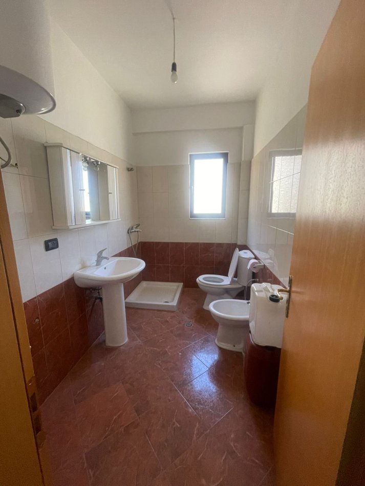 Apartament 2+1+2 per shitje ne Golem