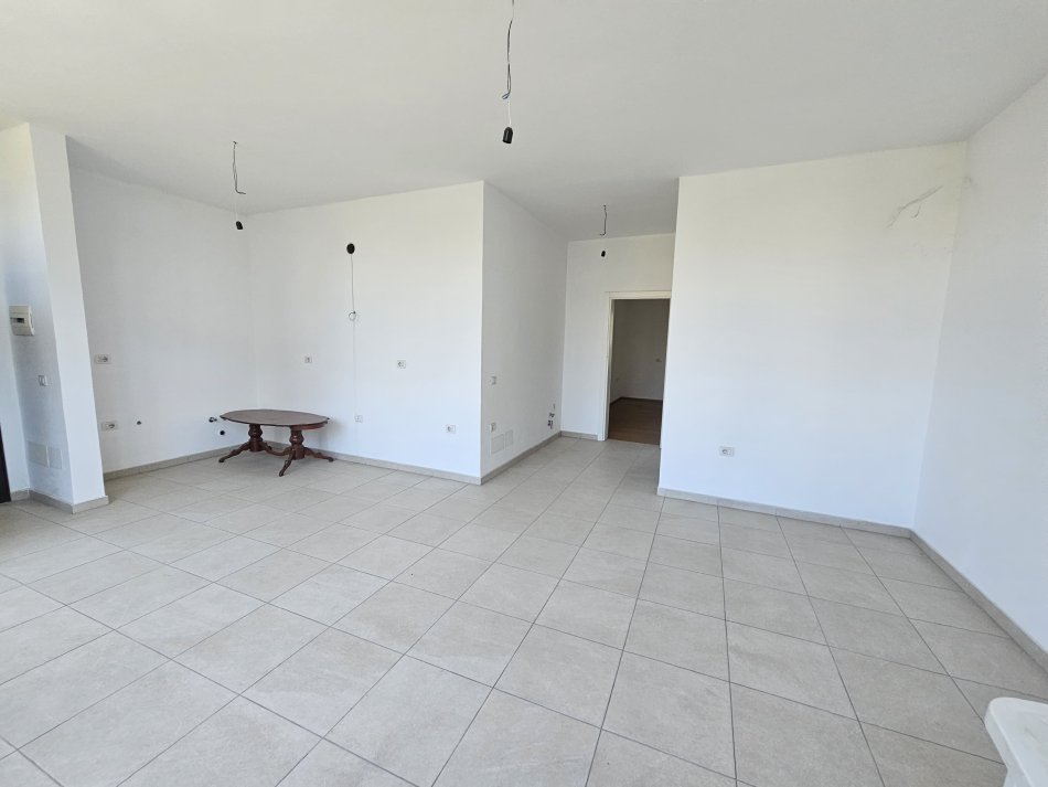 Jepet me qera ambient biznes, Durrës