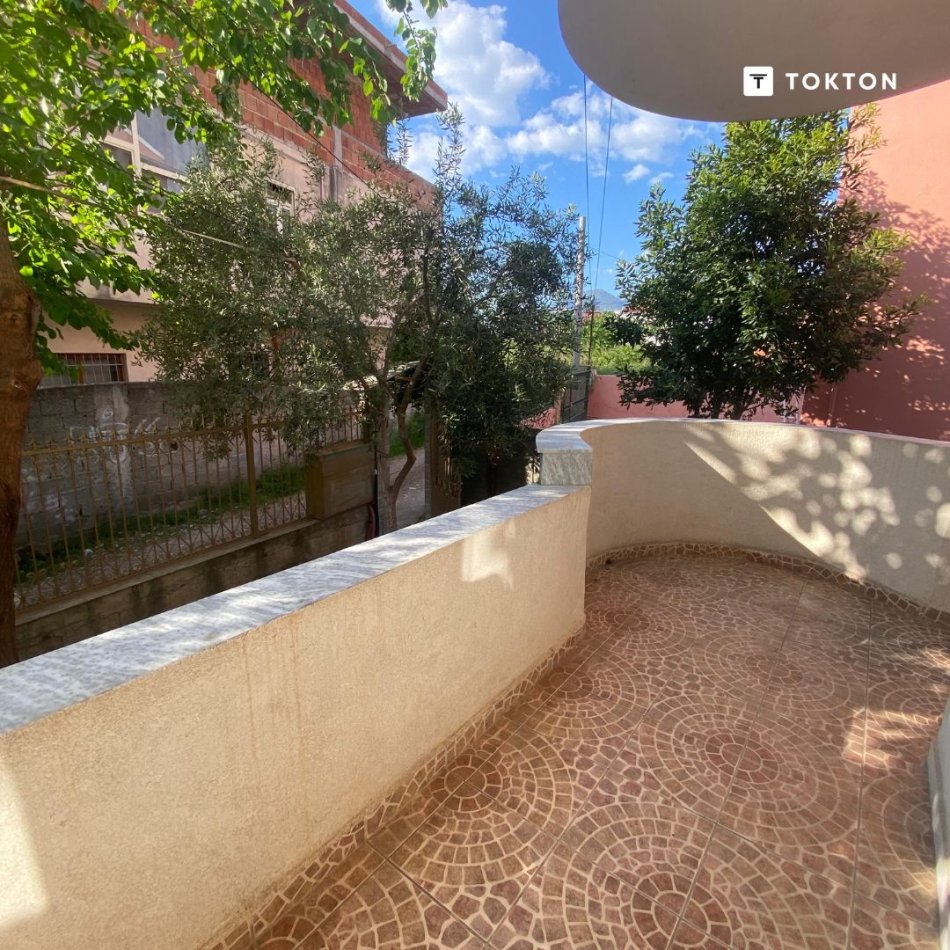 Tirane, jepet me qera apartament 1+1, , 60 m2 300 € (Porcelan)