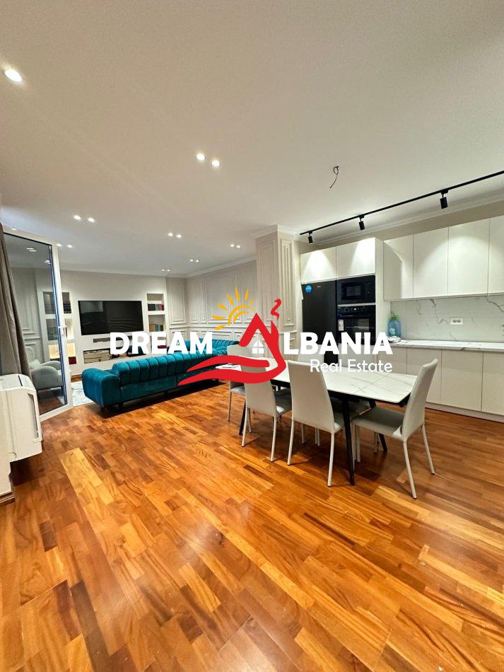 Tirane, jepet me qera apartament 2+1+Ballkon + Verande, Kati 8, 210 m² 1.700 € (Rruga e Kavajes)
