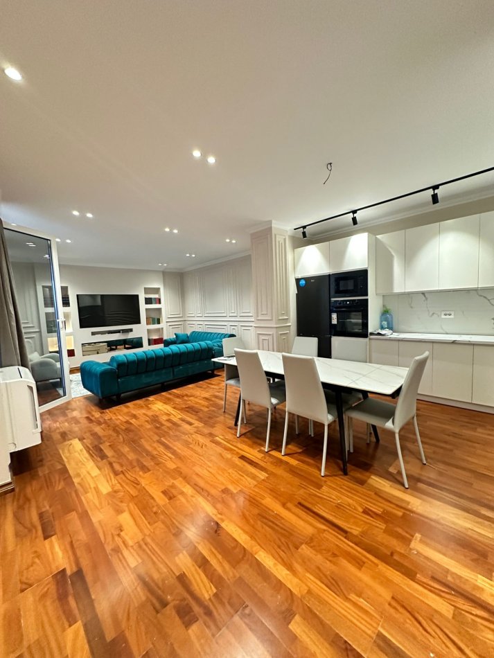 Tirane, jepet me qera apartament+verande | Penthouse 2+1+Aneks+Ballkon, Kati 8, 1,700 € (Rruga e Kavajes)