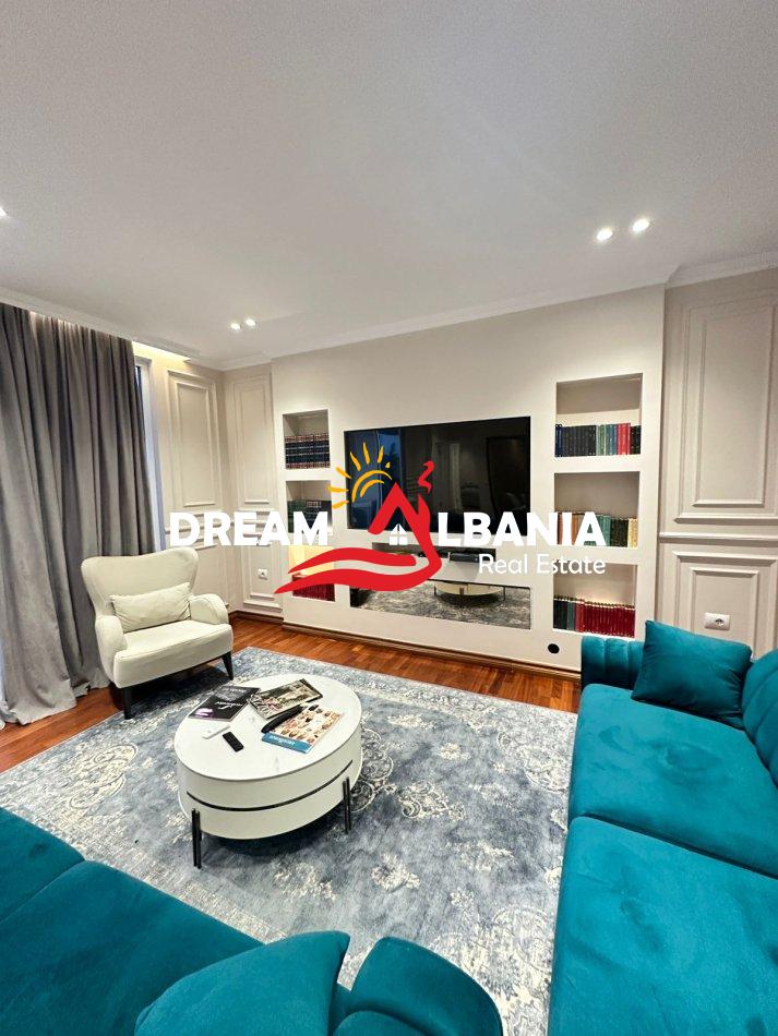 Tirane, jepet me qera apartament 2+1+Ballkon + Verande, Kati 8, 210 m² 1.700 € (Rruga e Kavajes)