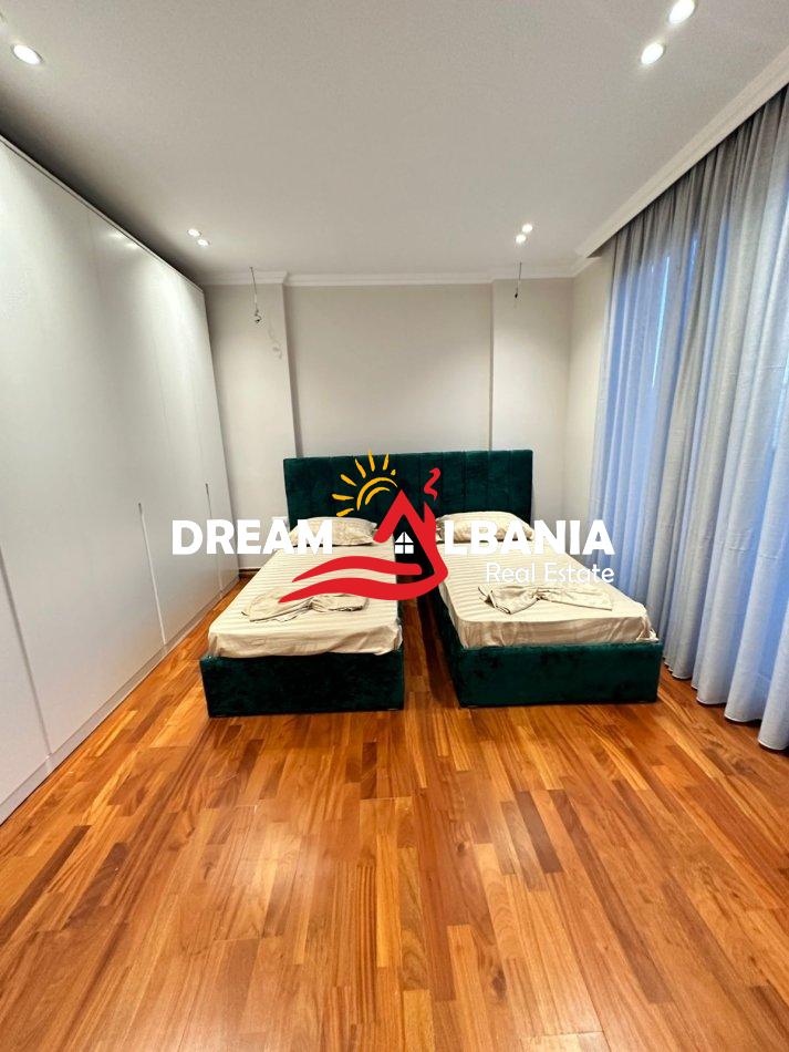 Tirane, jepet me qera apartament 2+1+Ballkon + Verande, Kati 8, 210 m² 1.700 € (Rruga e Kavajes)