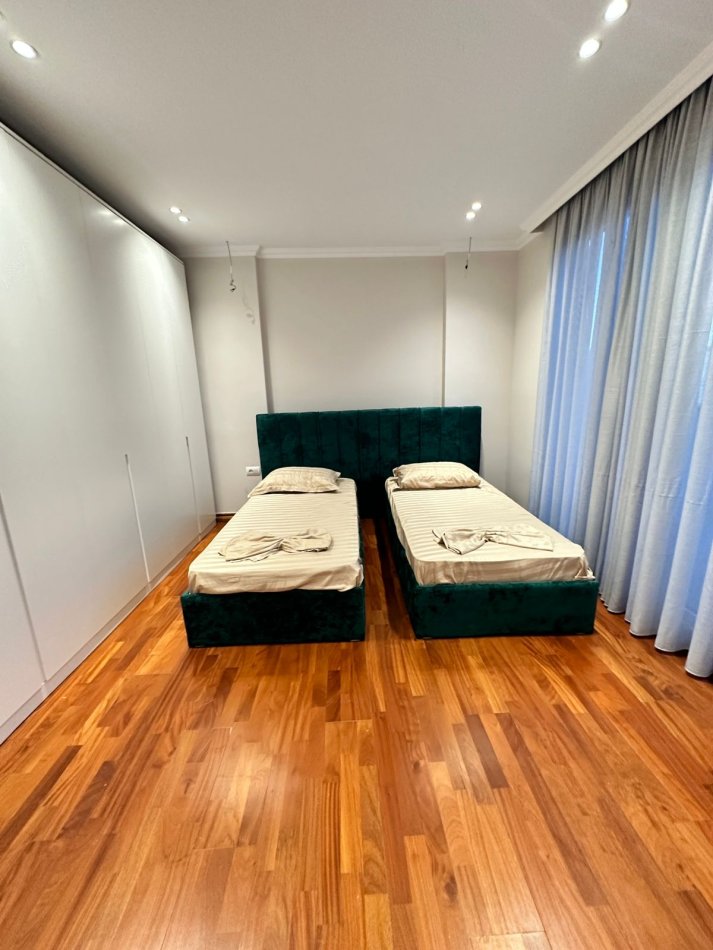Tirane, jepet me qera apartament+verande | Penthouse 2+1+Aneks+Ballkon, Kati 8, 1,700 € (Rruga e Kavajes)