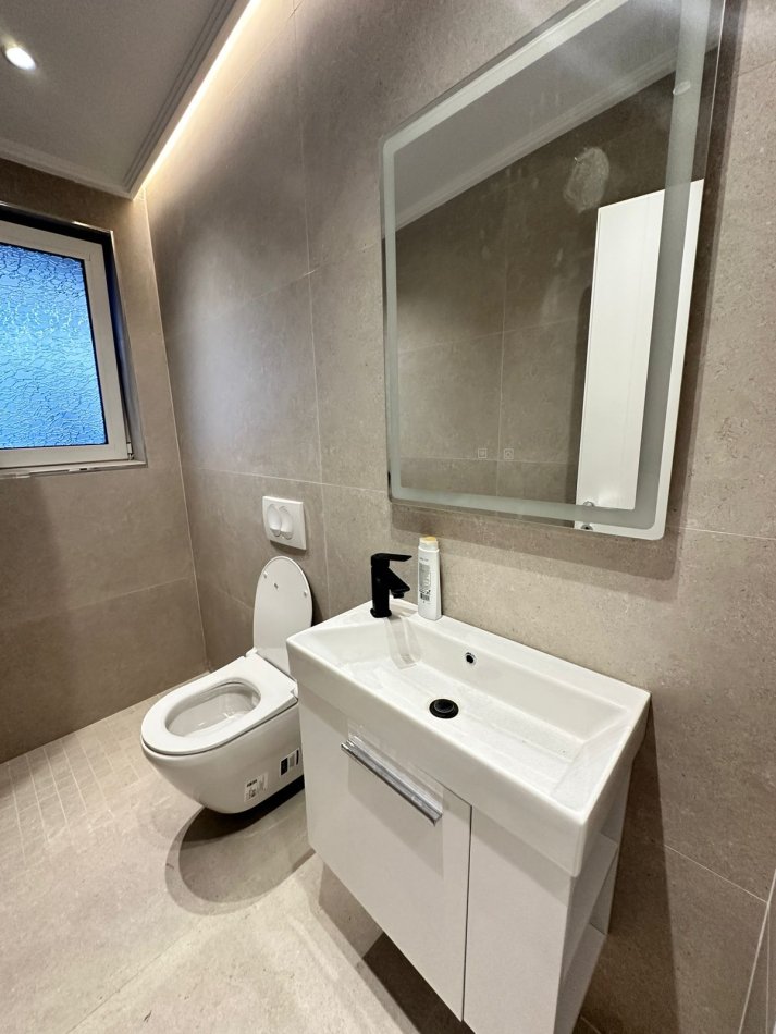 Tirane, jepet me qera apartament+verande | Penthouse 2+1+Aneks+Ballkon, Kati 8, 1,700 € (Rruga e Kavajes)