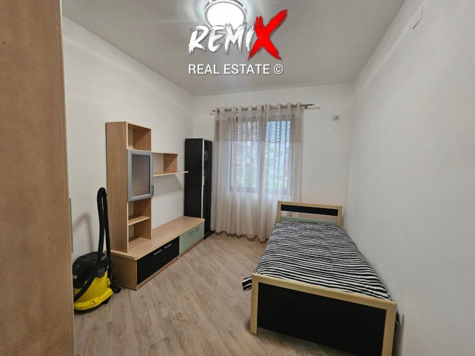 Durres, jepet me qera 2+1+Aneks+Ballkon Kati 3, 75 m² 400 €