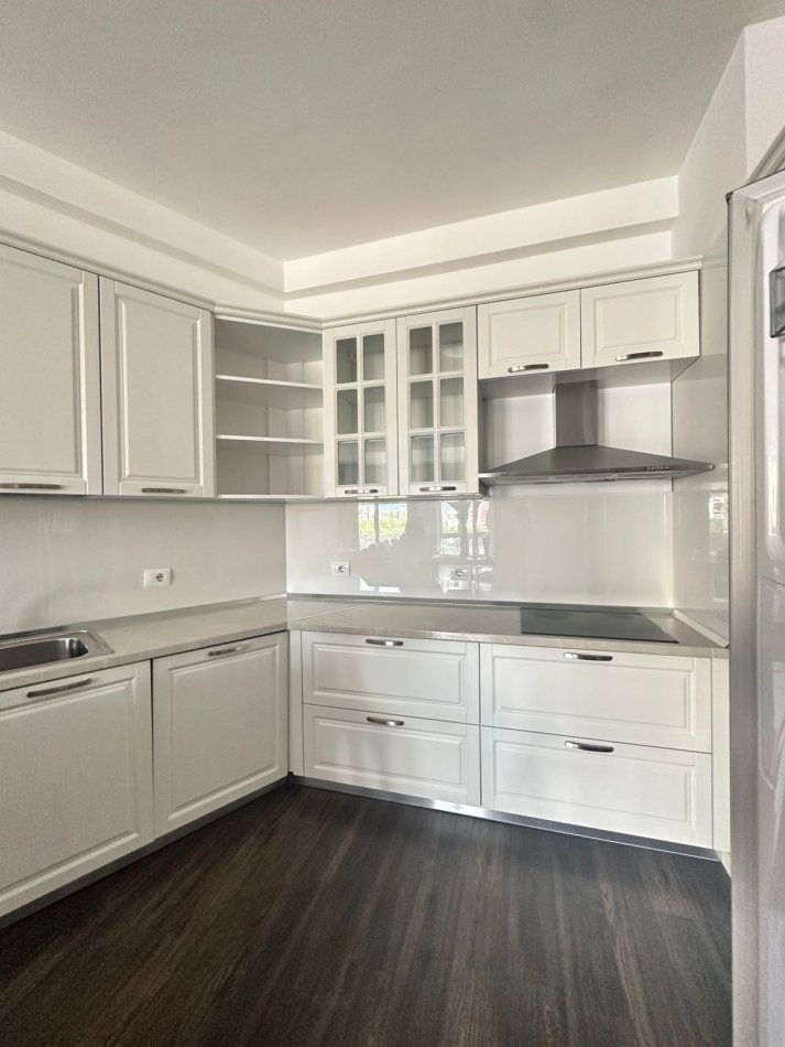 Tirane, jepet me qera apartament , Kati 4, 125 m2 (Ish fusha e aviacionit)
