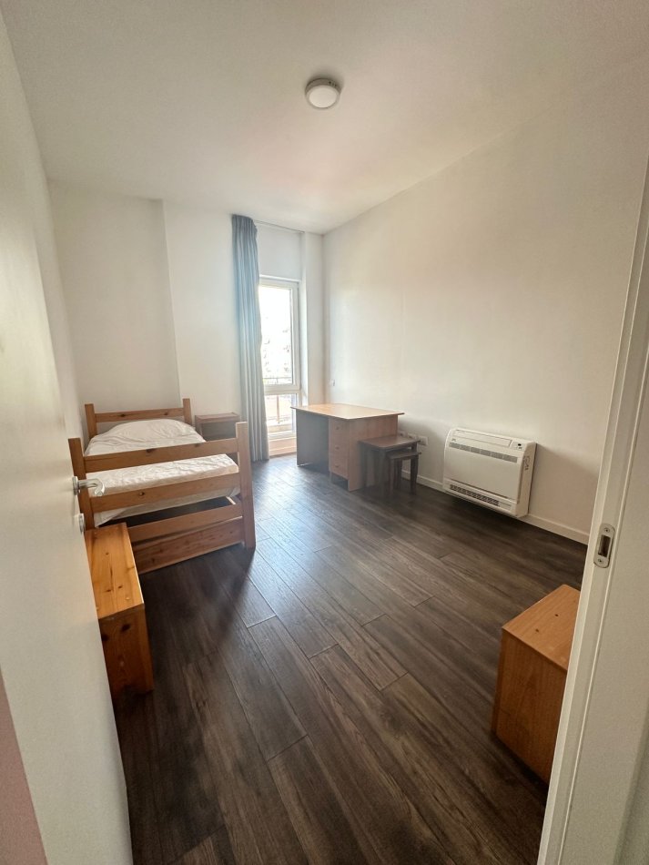 Tirane, jepet me qera apartament , Kati 4, 125 m2 (Ish fusha e aviacionit)