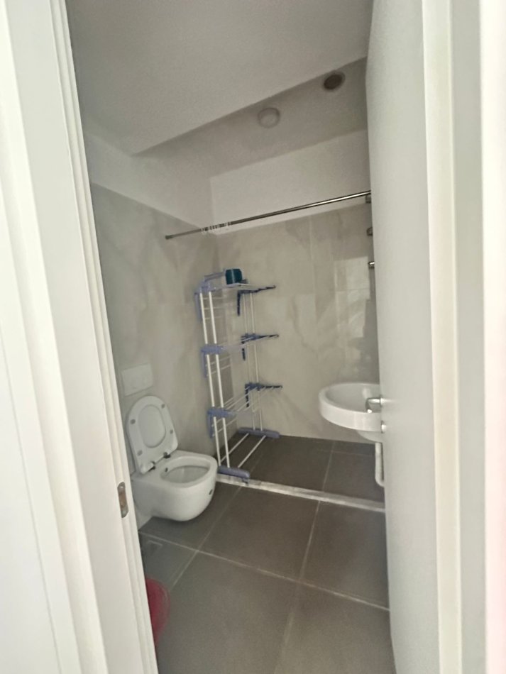 Tirane, jepet me qera apartament , Kati 4, 125 m2 (Ish fusha e aviacionit)