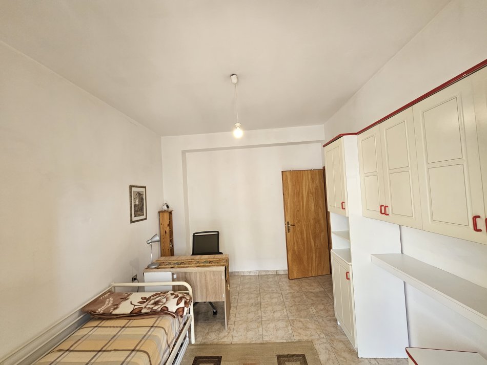 Tirane, jepet me qera apartament 3+1+Aneks+Ballkon, Kati 3, 140 m² 650 € (Ambasada Gjermane)