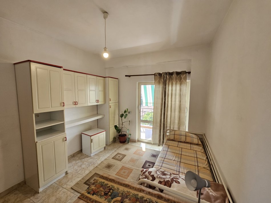 Tirane, jepet me qera apartament 3+1+Aneks+Ballkon, Kati 3, 140 m² 650 € (Ambasada Gjermane)