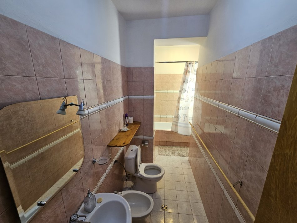 Tirane, jepet me qera apartament 3+1+Aneks+Ballkon, Kati 3, 140 m² 650 € (Ambasada Gjermane)