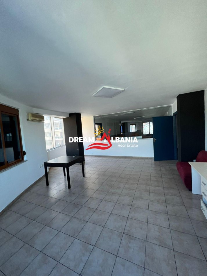 Tirane, jepet me qera ambjent biznesi , Kati 4, 150 m² 1,500 € 