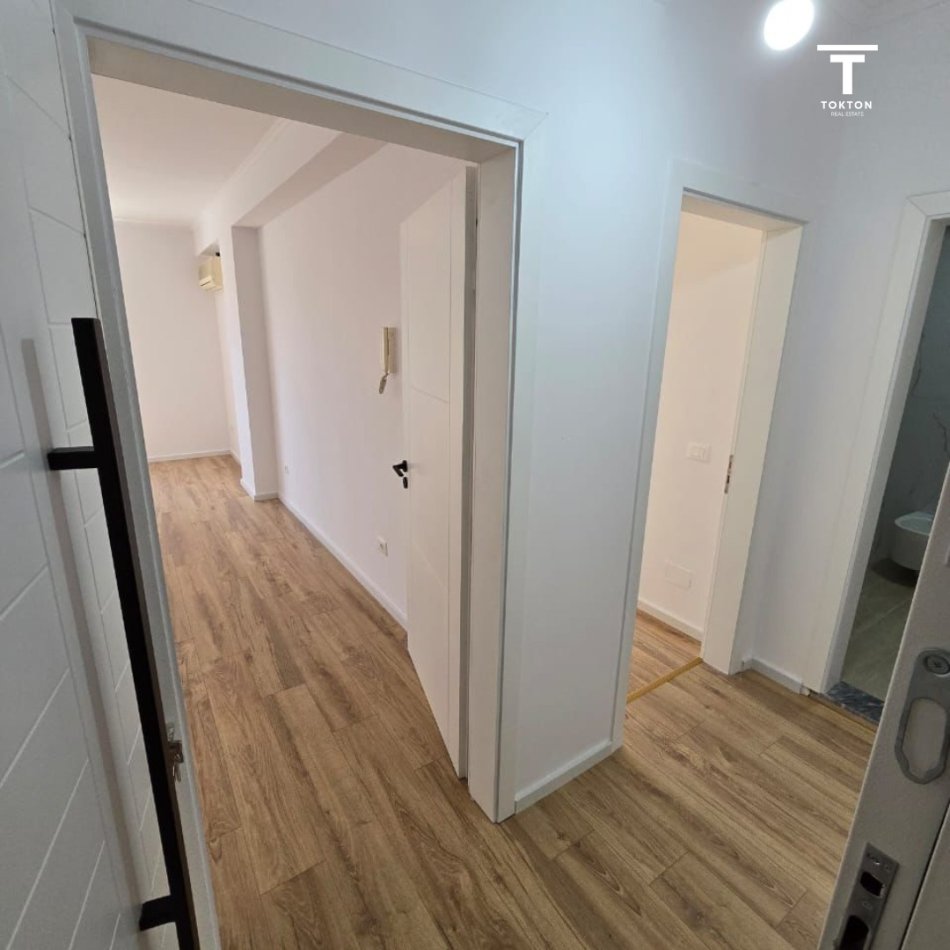 Tirane, Shitet apartament 1+1, Kati 4, 71 m² 120,000 € (Rruga Riza Cerova, Shkolla e Kuqe, Tiranë)