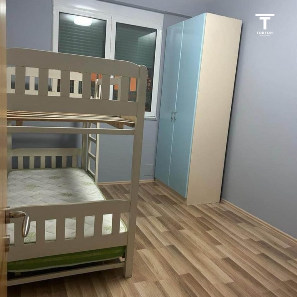 Tirane, jepet me qera apartament 2+1, Kati 1, 100 m² 550 € (Rruga &quot;Hamdi Sina&quot;, LIqeni i Thatë)