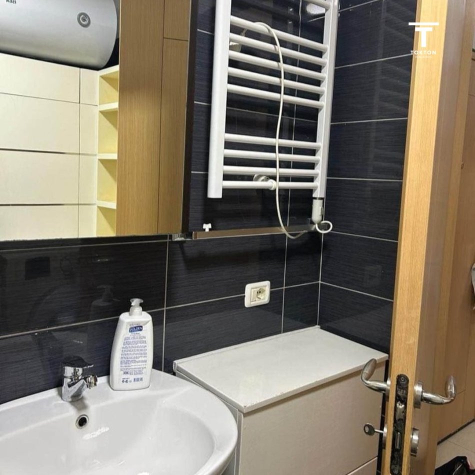 Tirane, jepet me qera apartament 2+1, Kati 1, 100 m² 550 € (Rruga &quot;Hamdi Sina&quot;, LIqeni i Thatë)