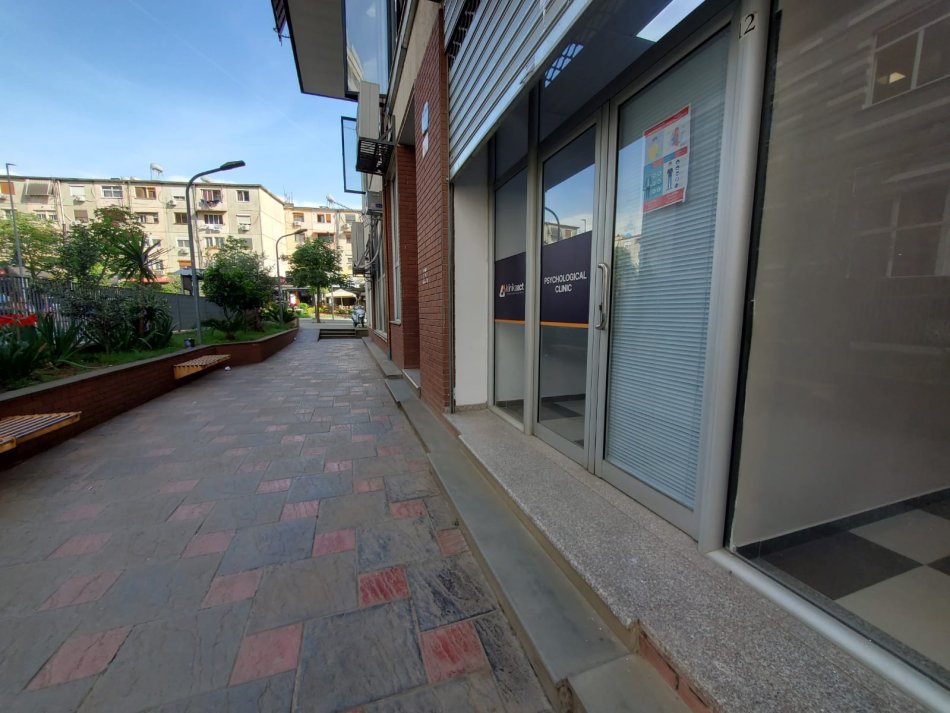 Tirane, jepet me qera ambjent biznesi , , 33 m² 350 € (Oxhaku)