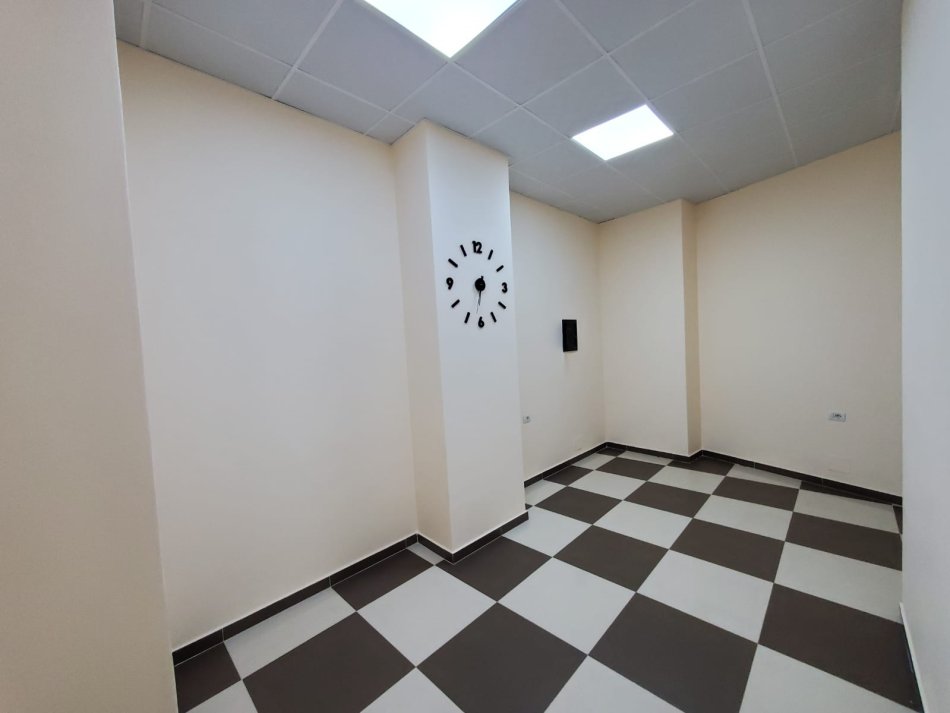 Tirane, jepet me qera ambjent biznesi , , 33 m² 350 € (Oxhaku)