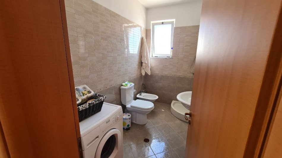 Durres, shitet apartament 2+1, Kati 5, 150 m² 140,000 € (Golem)
