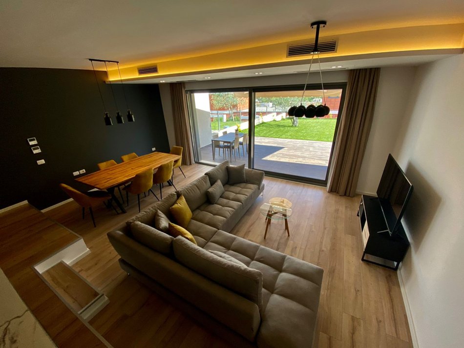 Tirane, jepet me qera Vile 2 Katshe, Kati 2, 232 m² 1,300 € (Rezidenca Olive Grove)