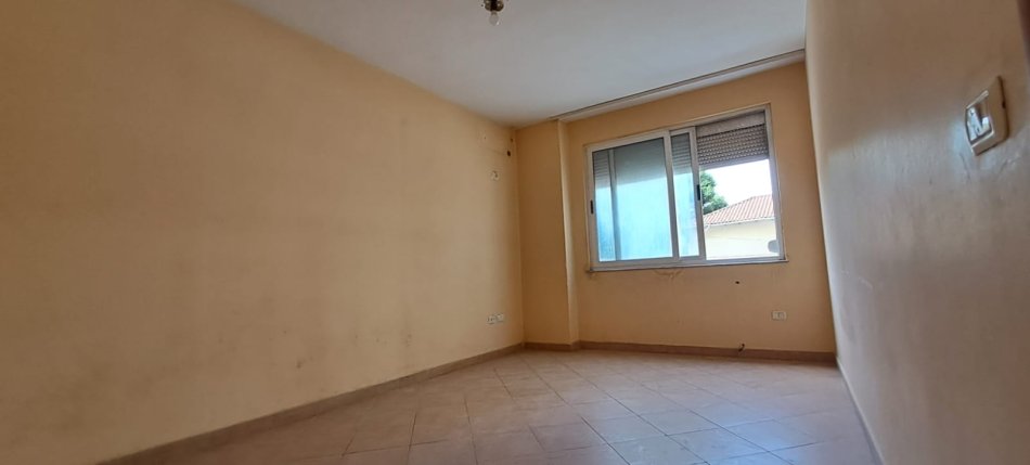 Tirane, shitet apartament 3+1+Ballkon, Kati 2, 121 m² 240,000 € (myslym shyri, rrruga mujo ulqinaku)