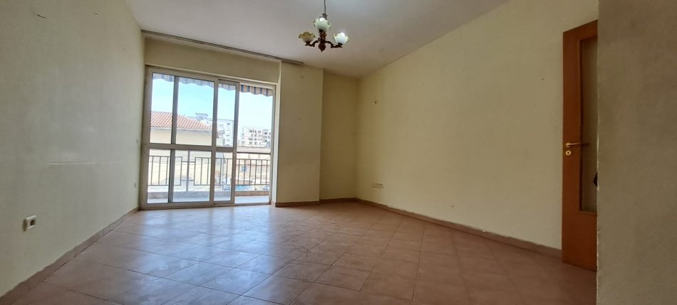 Tirane, shitet apartament 3+1+Ballkon, Kati 2, 121 m² 240,000 € (myslym shyri, rrruga mujo ulqinaku)