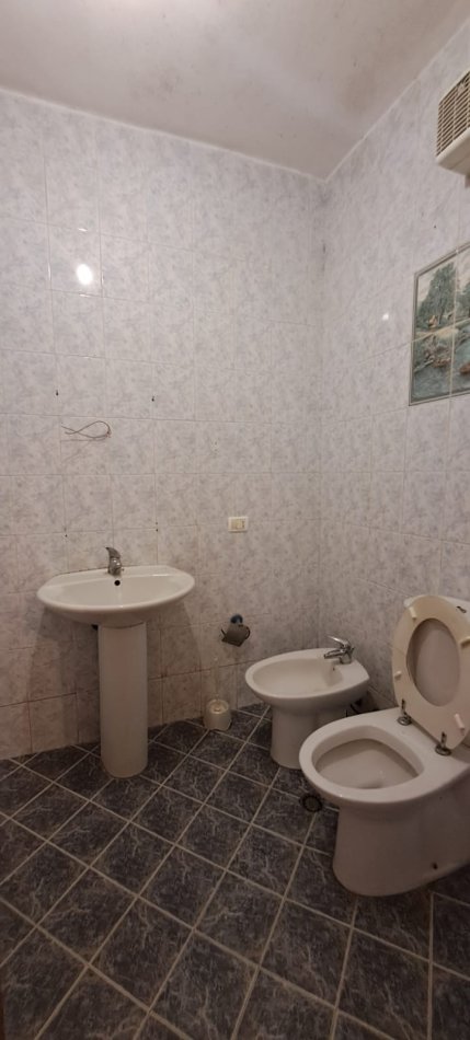 Tirane, shitet apartament 3+1+Ballkon, Kati 2, 121 m² 240,000 € (myslym shyri, rrruga mujo ulqinaku)