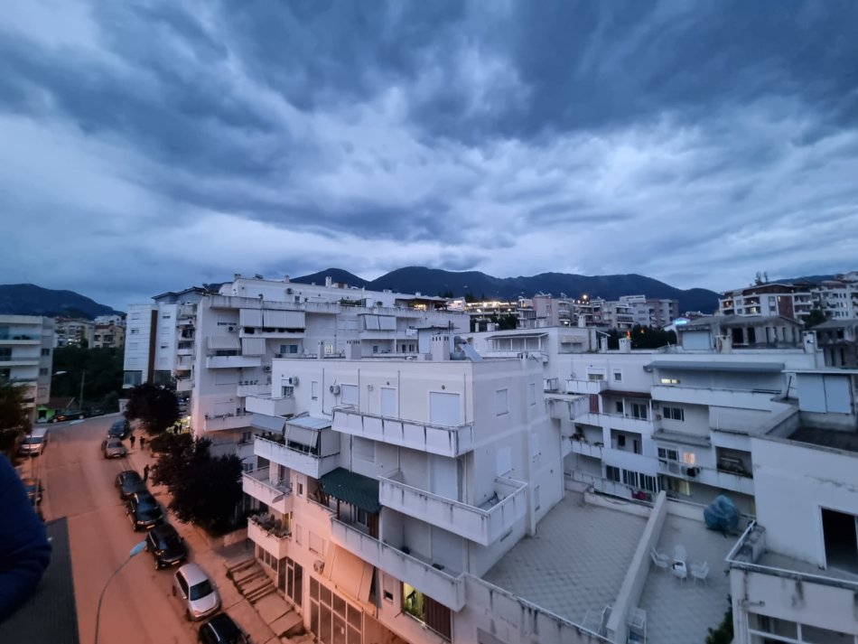 Tirane, jepet me qera apartament duplex , Kati 4, 155 m² 400 € (fresk)