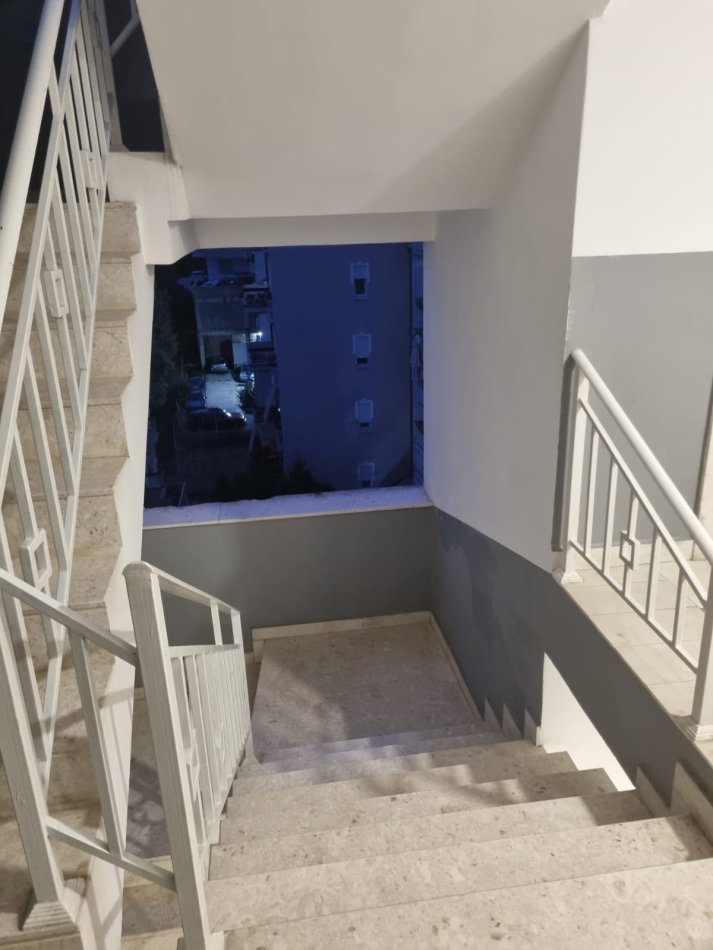 Tirane, jepet me qera apartament duplex , Kati 4, 155 m² 400 € (fresk)