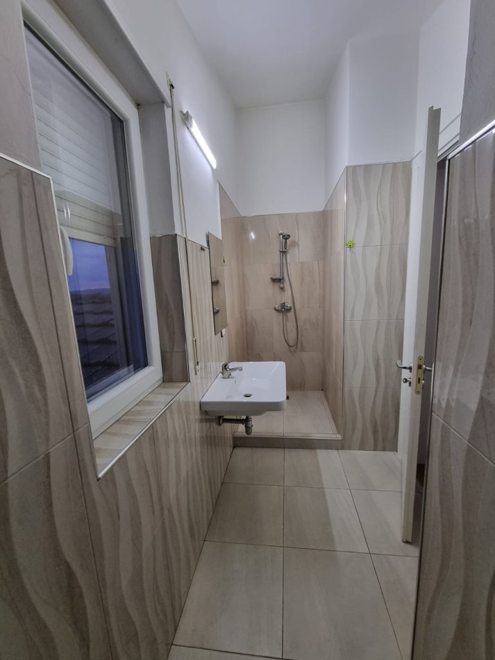 Tirane, jepet me qera apartament duplex , Kati 4, 155 m² 400 € (fresk)