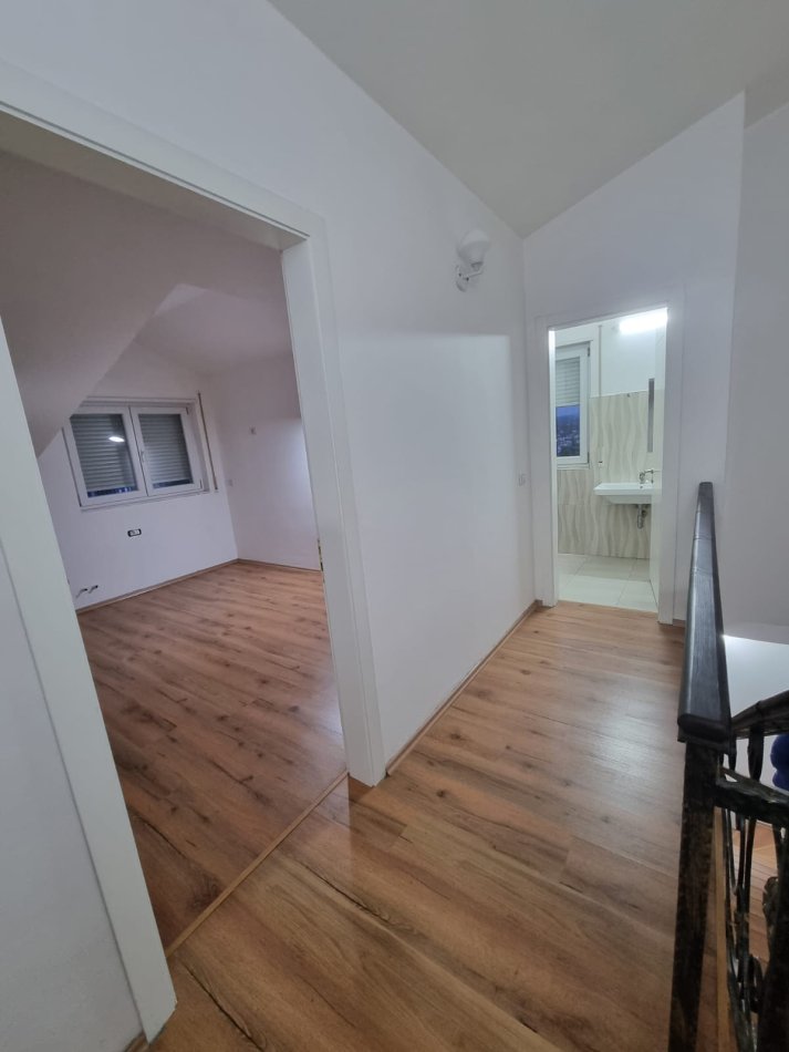 Tirane, jepet me qera apartament duplex , Kati 4, 155 m² 400 € (fresk)
