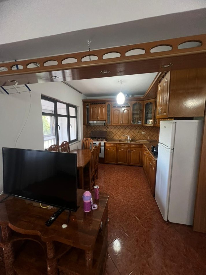 Tirane, jepet me qera apartament 2+1, Kati 2, 90 m² 350 € (te terminali {kthesa kamzes})