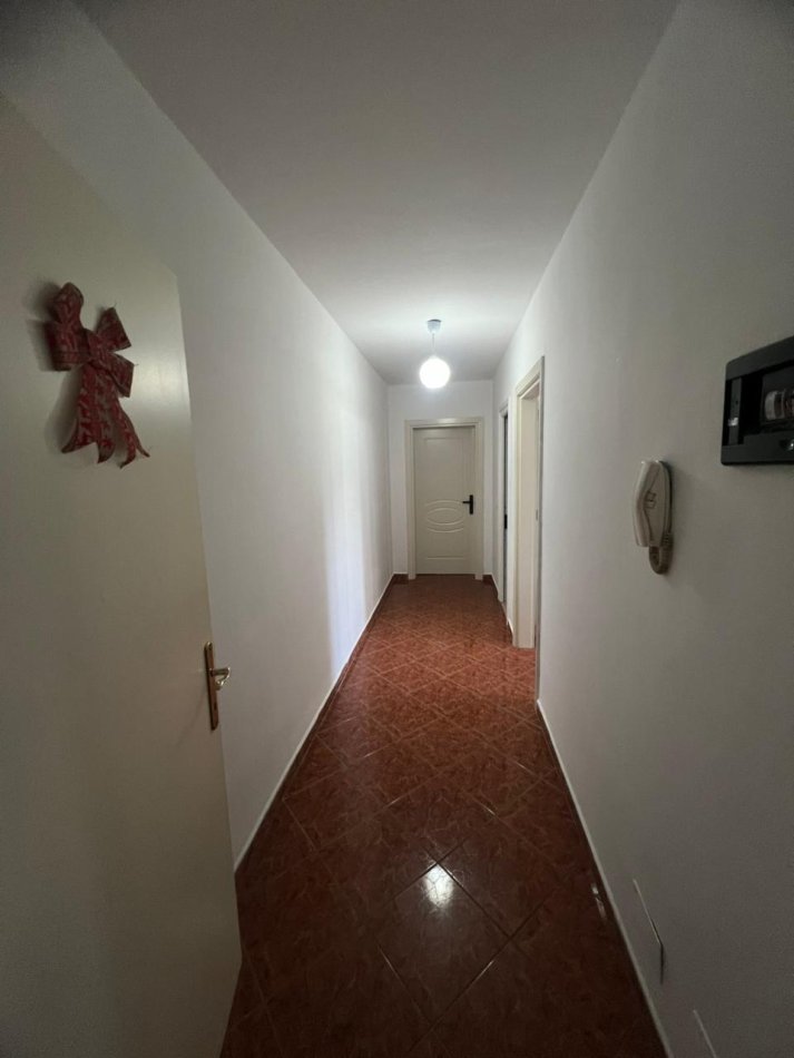 Tirane, jepet me qera apartament 2+1, Kati 2, 90 m² 350 € (te terminali {kthesa kamzes})