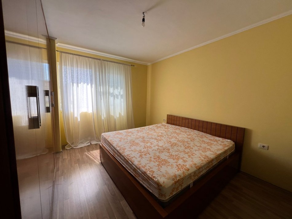 Tirane, jepet me qera apartament , Kati 2, 65 m² 400 € (don bosko)