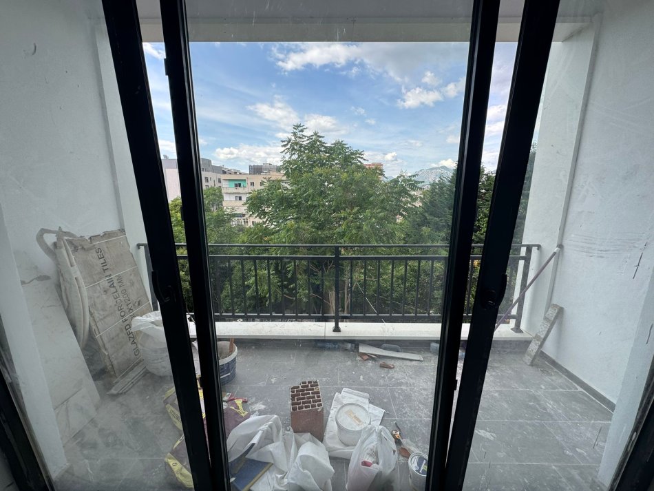 Tirane, jepet me qera apartament 3+1+Aneks+Ballkon Kati 1, 124 m² 600 € (Rruga e Dibres)
