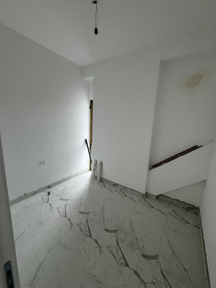 Tirane, jepet me qera apartament 3+1+Aneks+Ballkon Kati 1, 124 m² 600 € (Rruga e Dibres)