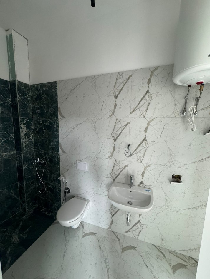 Tirane, jepet me qera apartament 3+1+Aneks+Ballkon Kati 1, 124 m² 600 € (Rruga e Dibres)