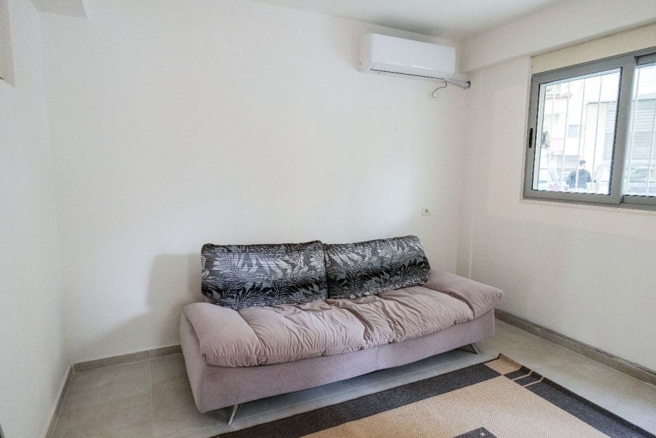 Tirane, jepet me qera apartament 1+1, Kati 1, 55 m² 320 € (Rruga Muhamed Deliu, Fresk)