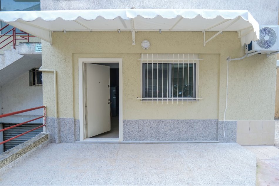 Tirane, jepet me qera apartament 1+1, Kati 1, 55 m² 320 € (Rruga Muhamed Deliu, Fresk)