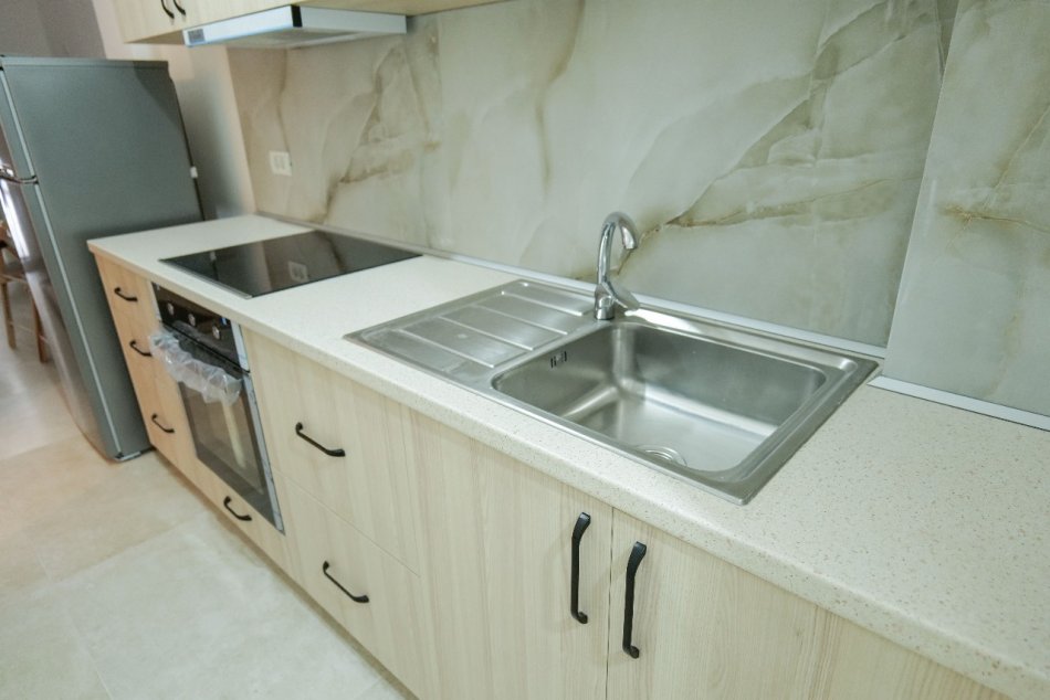 Tirane, jepet me qera apartament 1+1, Kati 1, 55 m² 320 € (Rruga Muhamed Deliu, Fresk)