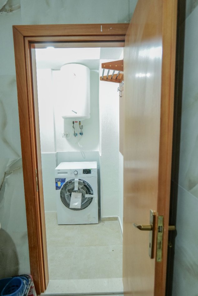 Tirane, jepet me qera apartament 1+1, Kati 1, 55 m² 320 € (Rruga Muhamed Deliu, Fresk)