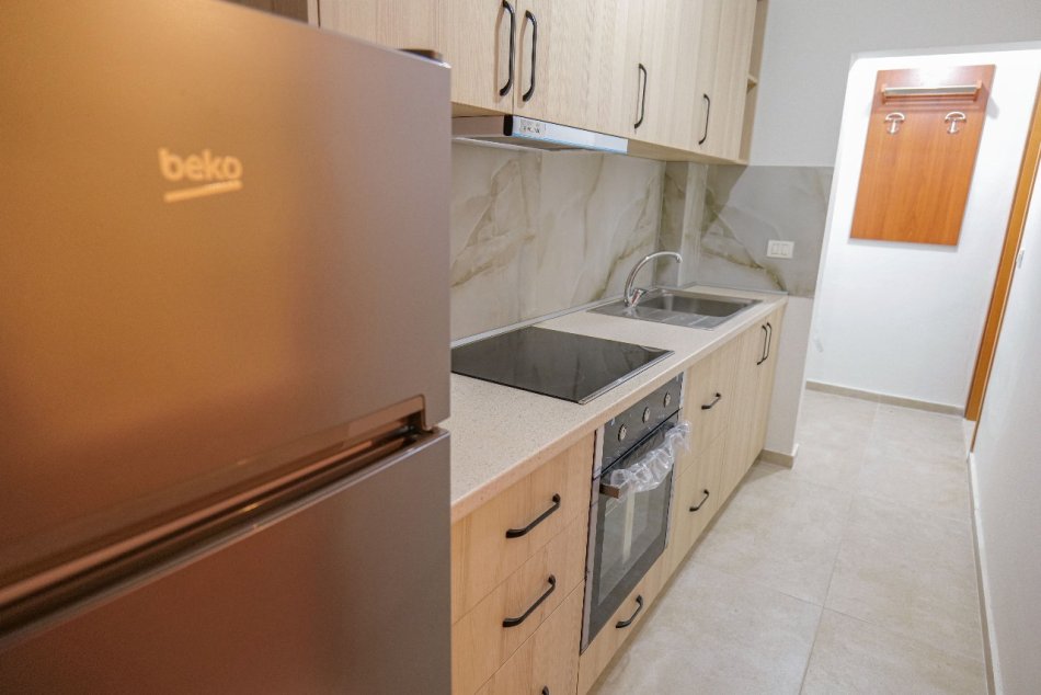 Tirane, jepet me qera apartament 1+1, Kati 1, 55 m² 320 € (Rruga Muhamed Deliu, Fresk)
