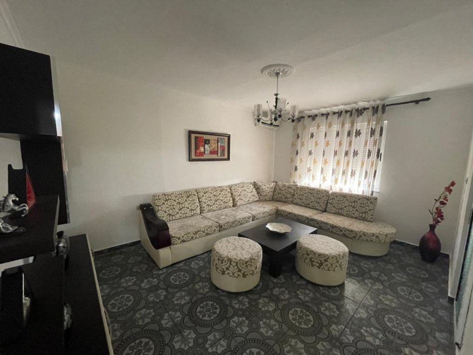Tirane, shitet 1+1, Kati 4, 67,000 € (Kombinat)