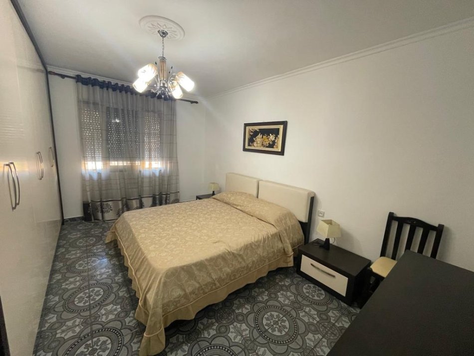 Tirane, shitet 1+1, Kati 4, 67,000 € (Kombinat)