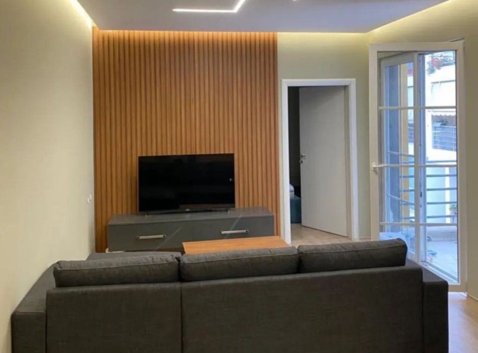 Tirane, jepet me qera apartament 1+1, Kati 3, 70 m² 350 € (rruga dalip topi)