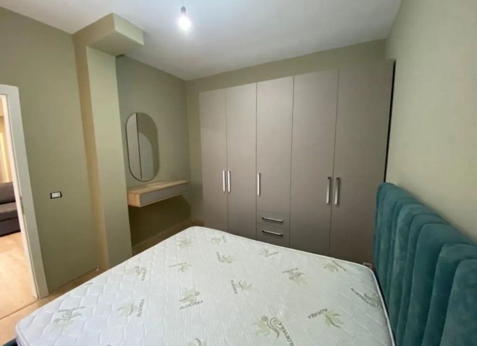 Tirane, jepet me qera apartament 1+1, Kati 3, 70 m² 350 € (rruga dalip topi)