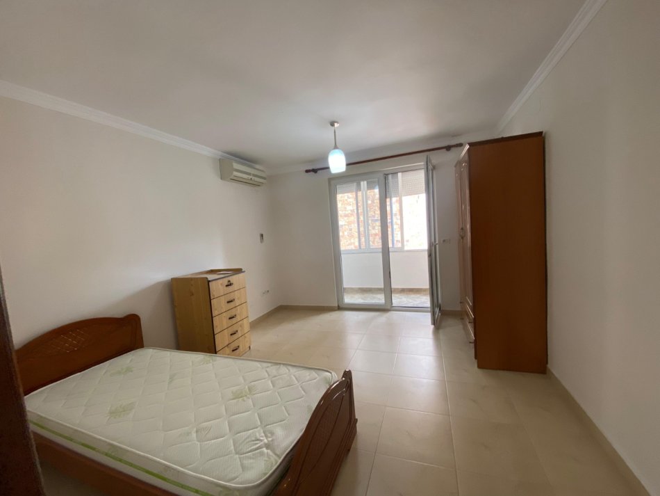 Tirane, shitet apartament 2+1 Kati 5, 81 m² 130,000 € (Rruga Qamil Guranjaku)